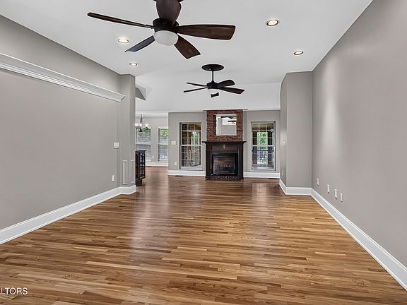 5th image of 2254 Argonne Dr
