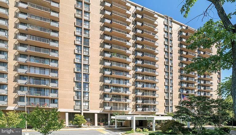 1st image of 6100 Westchester Park Dr APT 412