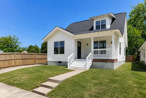 960 Blythe St Photo 1