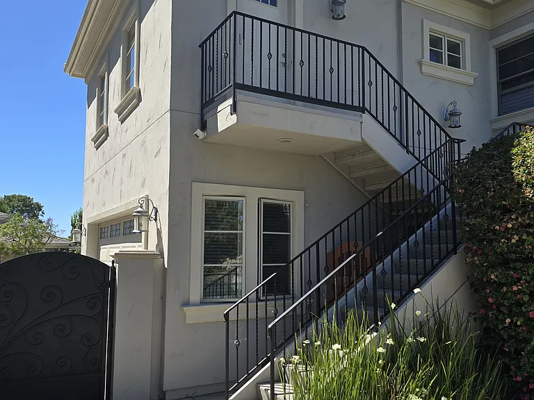 1850 Kickapoo Ct — Photo 1