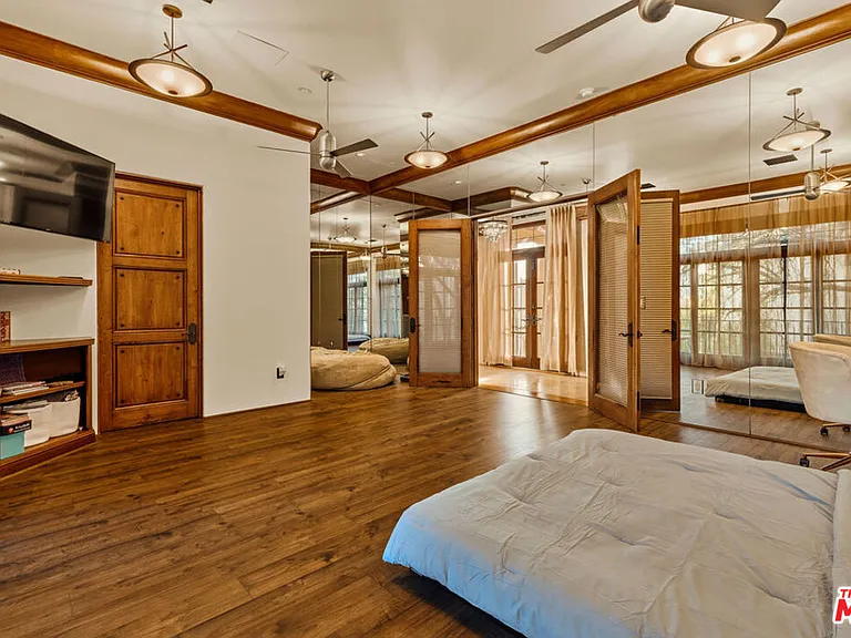 2374 Earls Ct — Photo 44