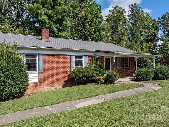 2nd image of 924 Meadowood Dr NE
