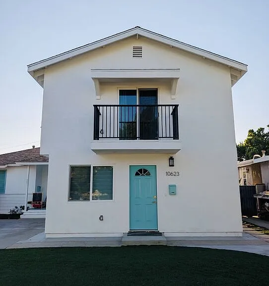 10623 Stanwin Ave — Photo 1