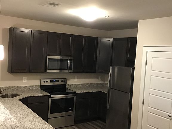2nd image of 44960 Hamptons Blvd
