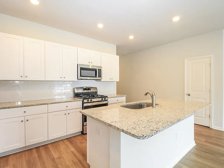 128 S Reindeer Rd — Photo 8