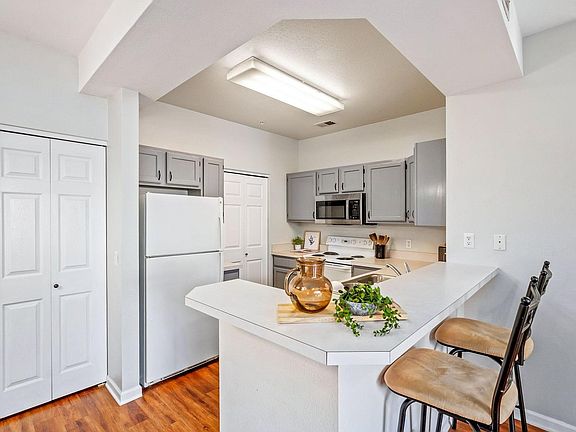 5th image of 4545 Wheaton Dr #H-220