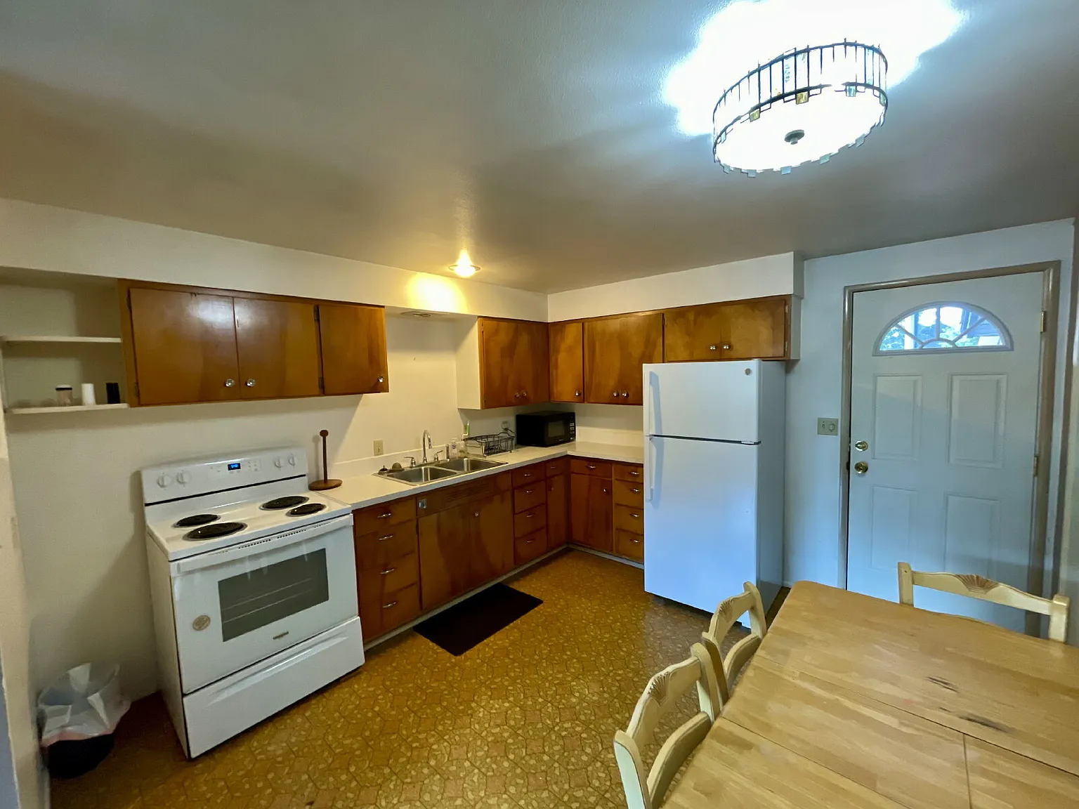 3 bed, 2.0 bath, $1,995 — Photo 4