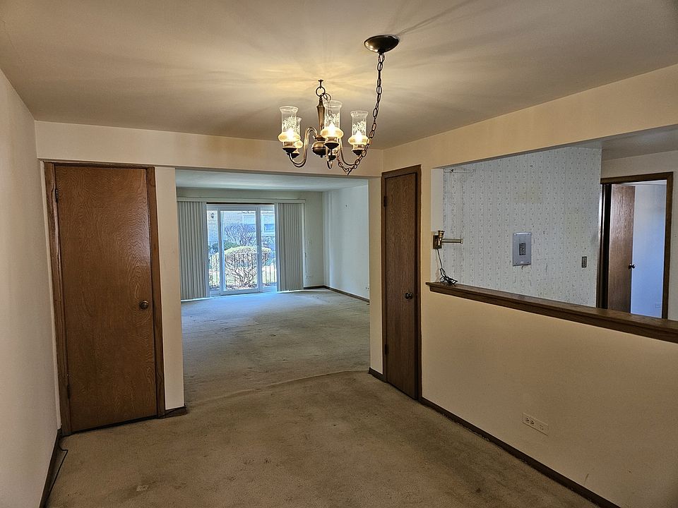 2nd image of 6591 N Northwest Hwy APT 6