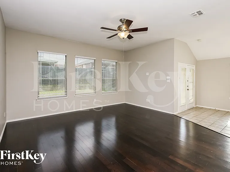 10408 Bradshaw Dr — Photo 3