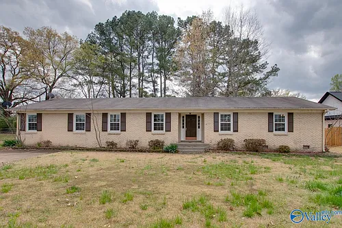 2107 Edinburgh Dr SW Photo 1