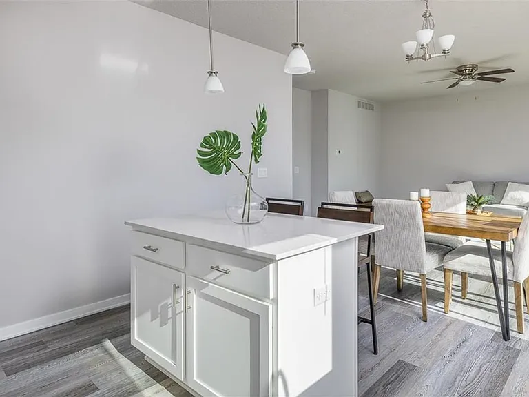 1707 Ashwood Ave — Photo 8