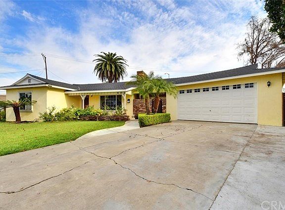 4th image of 402 W Park Ln