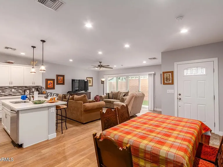 207 E Monterey Way #A — Photo 7