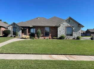 2637 SE 9th Cir, Moore, OK 73160