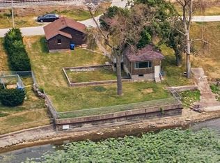 1601 Elm Shore Dr, Port Byron, IL 61275