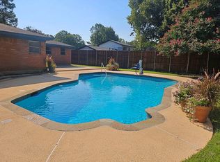 933 Wade Dr, Bedford, TX 76022