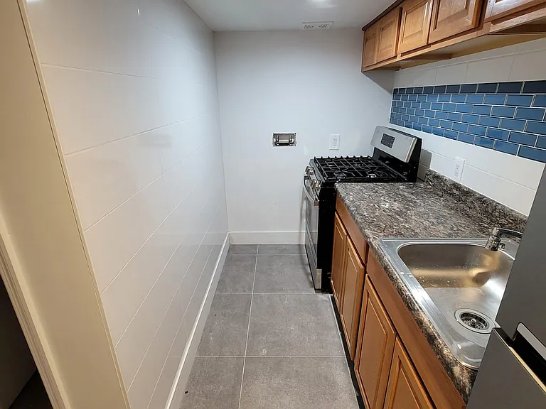 108 Riegelmann St — Photo 6