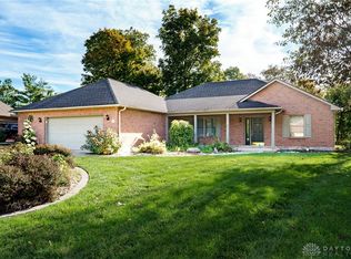 827 Shaney Ln, Brookville, OH 45309