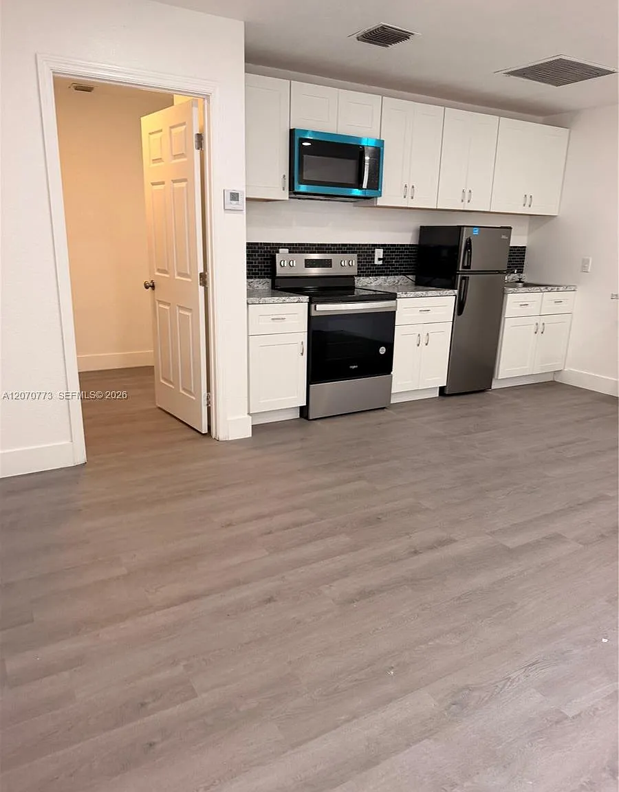 Carver Heights First Add — Photo 3