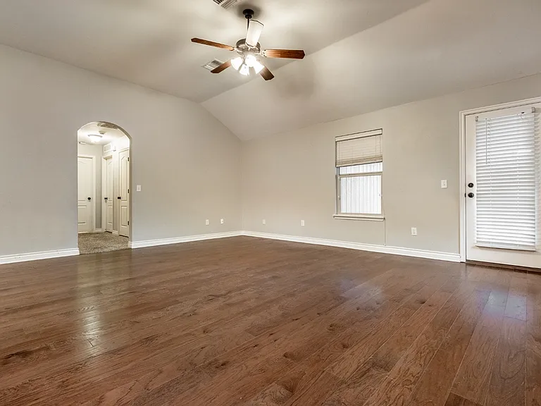 2609 NW 183rd St — Photo 4