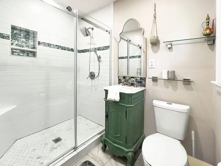629 Grandin Rd — Photo 17