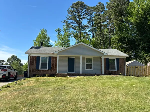 4 Clark Ct, Greensboro, NC 27406