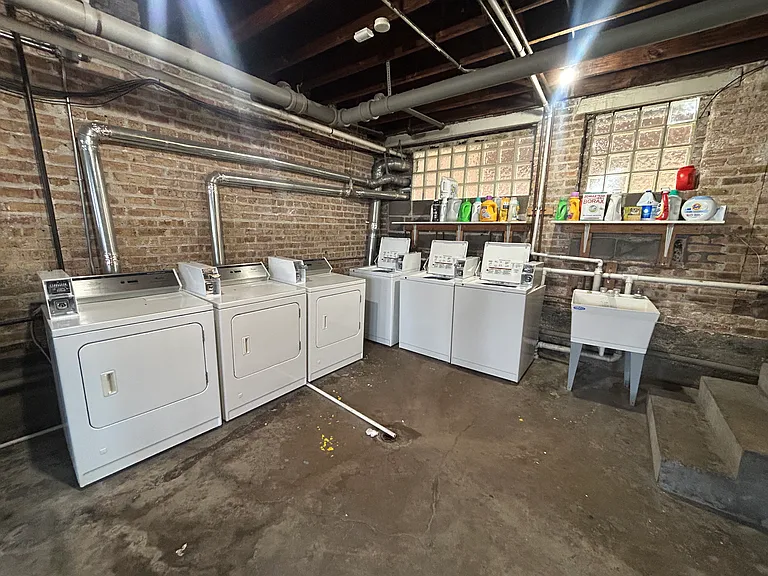 2046 N Albany Ave #2W — Photo 9