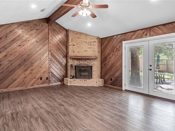 4th image of 4410 Meadowbrook Dr