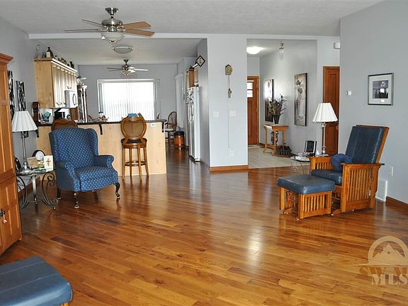 4th image of 215 Slough Creek Dr