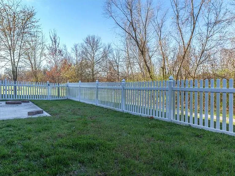 310 Royallsprings Pkwy — Photo 13