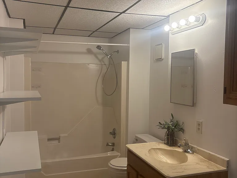 220 Pine St #4 — Photo 3