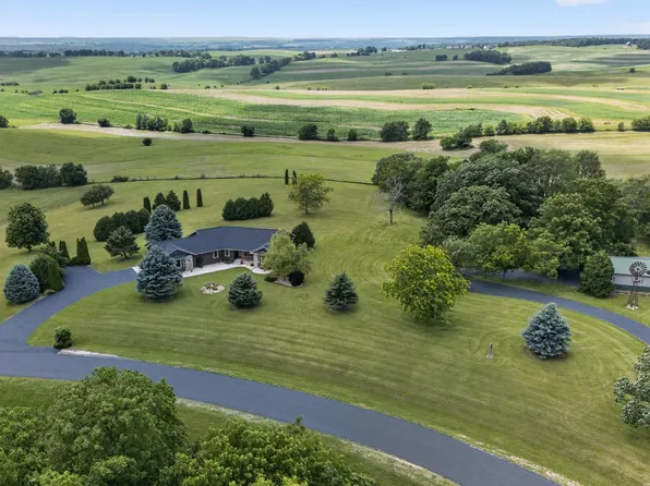 N7795 Panorama Rd, Belleville, WI 53508
