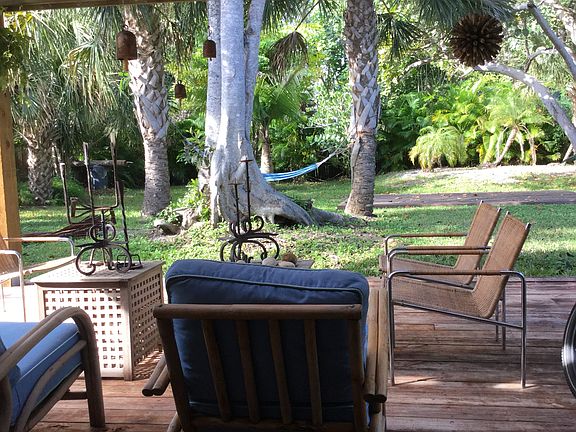 Outdoor back deck / pergola