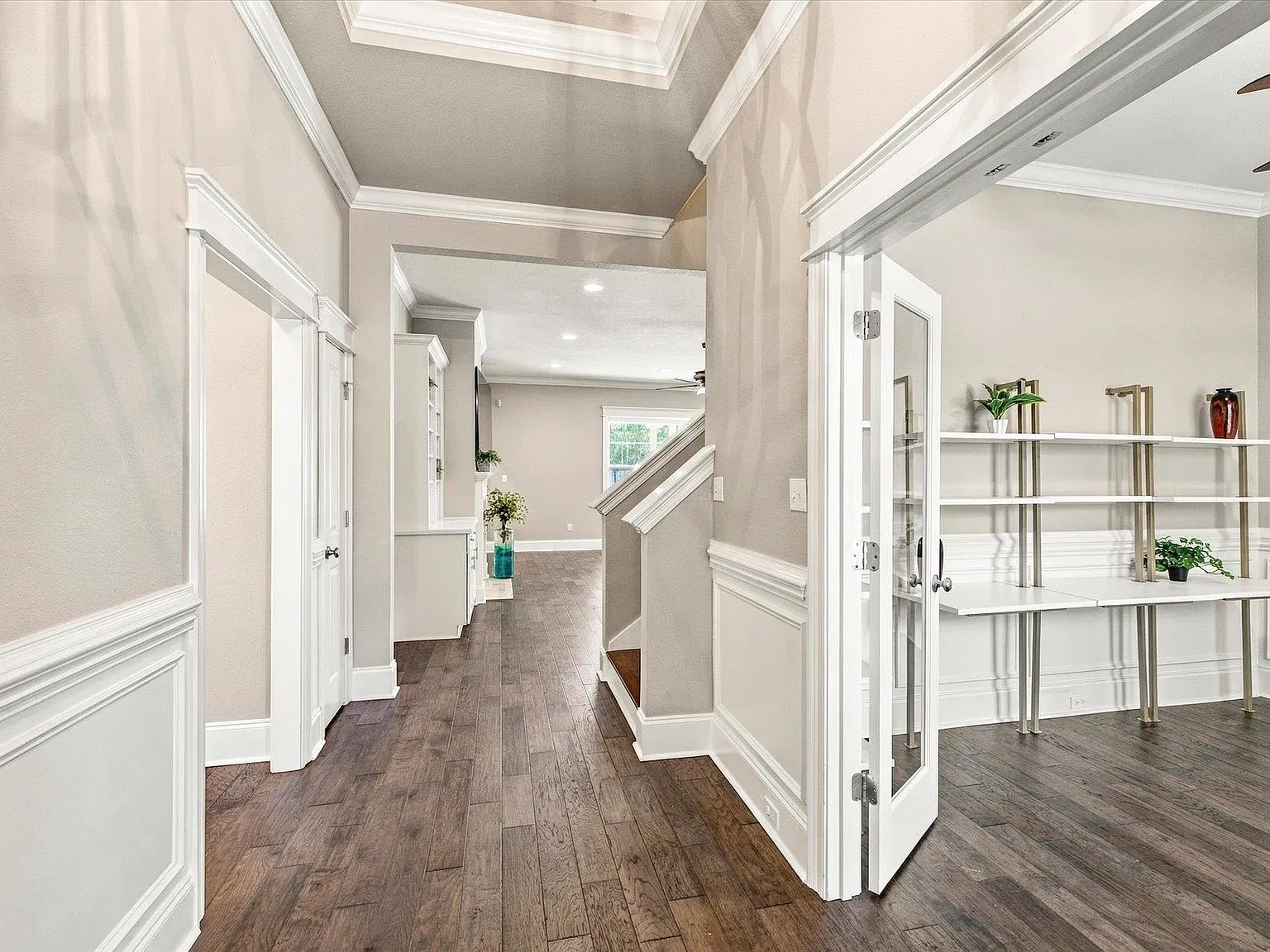 4 bed, 3.0 bath, 2592 sqft, $3,500 — Photo 2