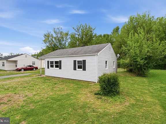 3rd image of 1116 Janes Rd