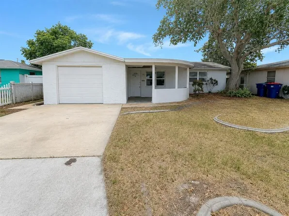 3303 Eisenhower Dr, Holiday, FL 34691
