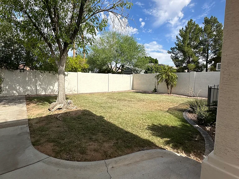 2530 E Menlo St — Photo 15
