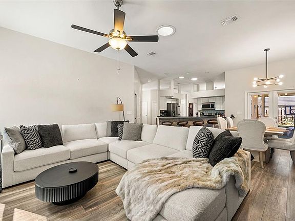 5th image of 945 SW 82nd Ter