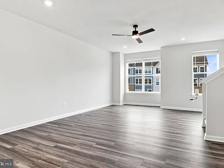 417 Seeback Dr — Photo 35