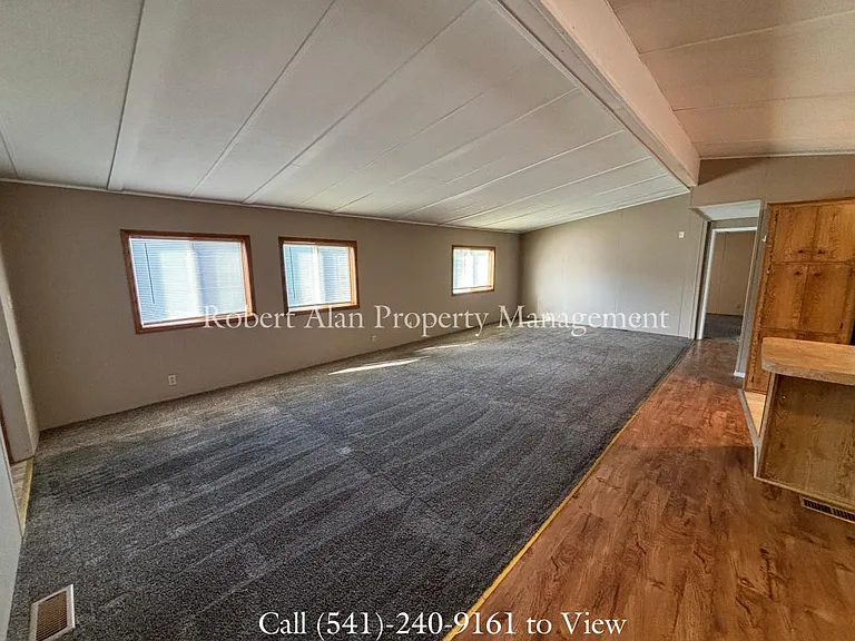 447 SW 5th St — Photo 10