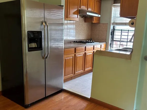 152-72 Melbourne Avenue image 9 of 17