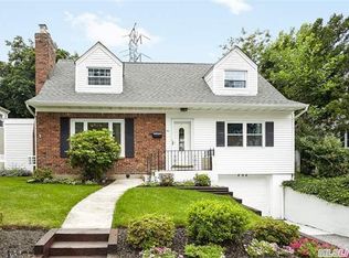 252 Clinton Rd, Garden City, NY 11530