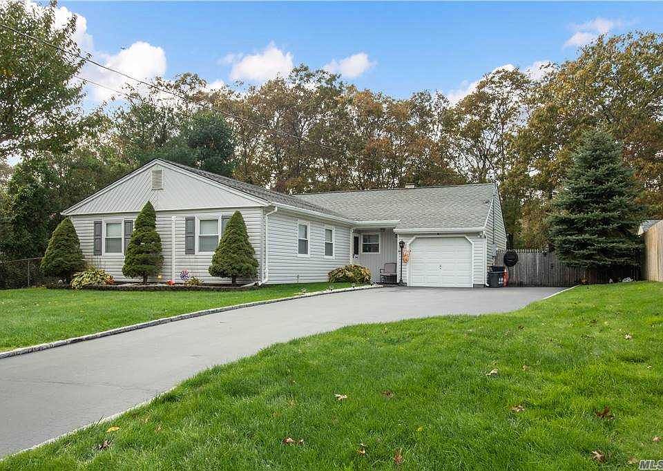 1st image of 525 Sleepy Hollow Dr