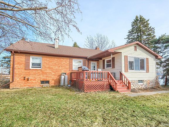 4th image of 5946 Hart Rd