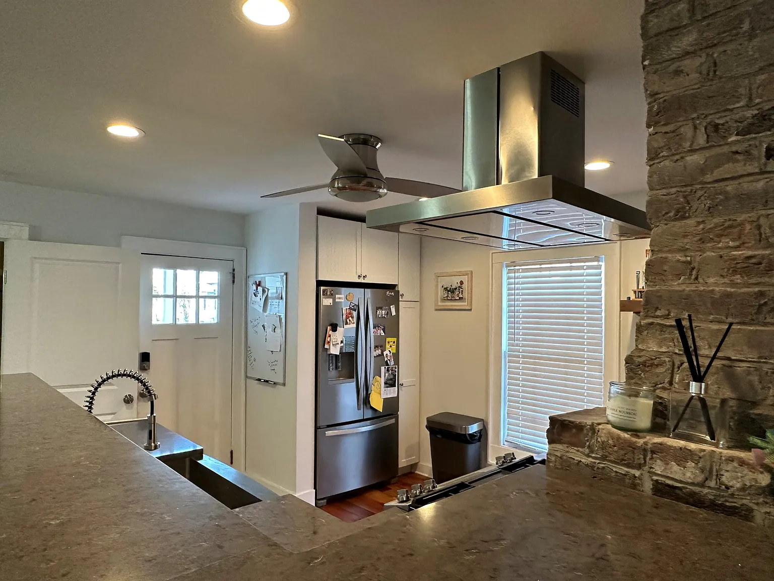 402 Queen Street - 1 — Photo 4