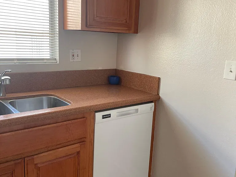 719 N Eucalyptus Ave #17A — Photo 12
