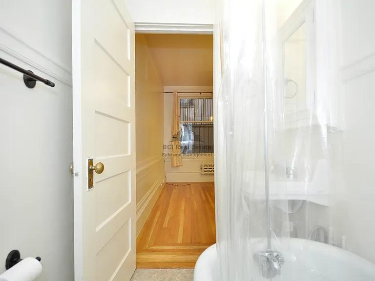 952 Powell St #12 — Photo 6