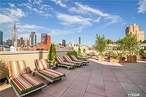 Rented by Bank Neary | media 12