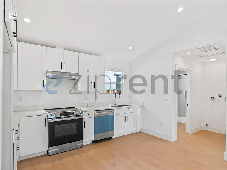 374 S 21st St #2 — Photo 13