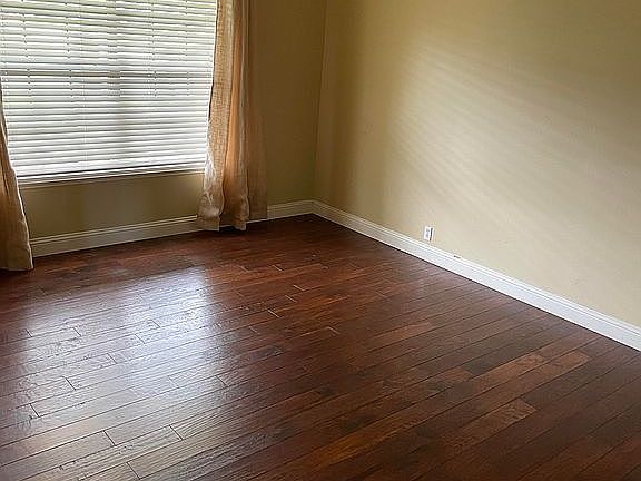 5th image of 7010 Forest Oak Dr